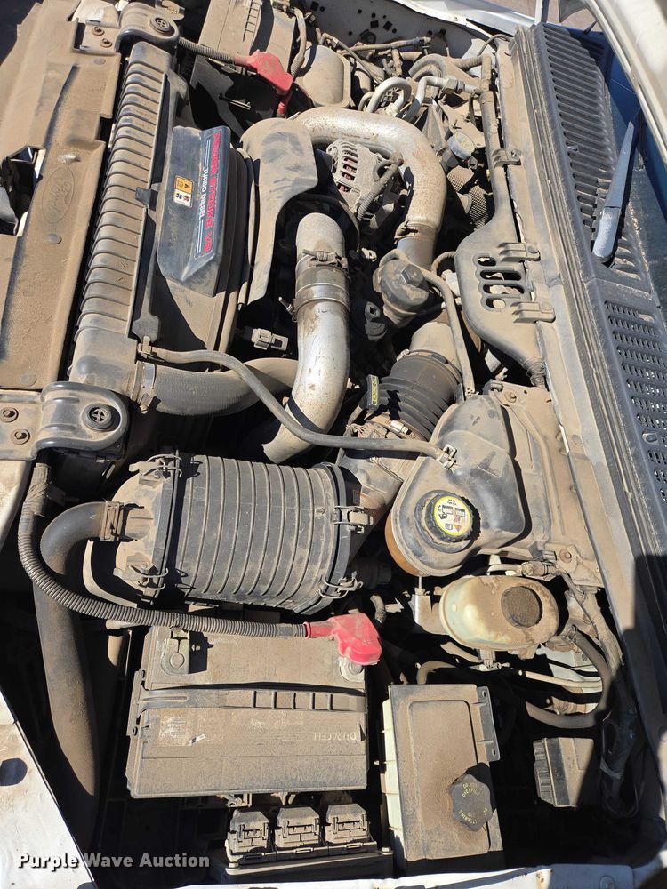 image for item ES2970 2004 Ford F350 Super Duty Crew Cab pickup truck