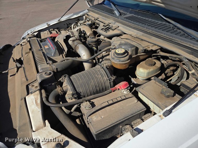 image for item ES2970 2004 Ford F350 Super Duty Crew Cab pickup truck