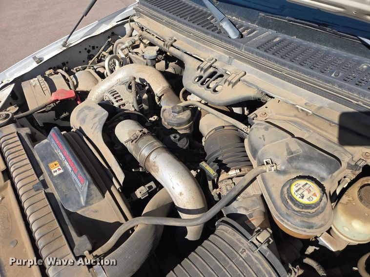 image for item ES2970 2004 Ford F350 Super Duty Crew Cab pickup truck