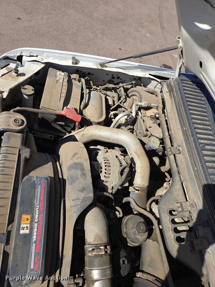 image for item ES2970 2004 Ford F350 Super Duty Crew Cab pickup truck