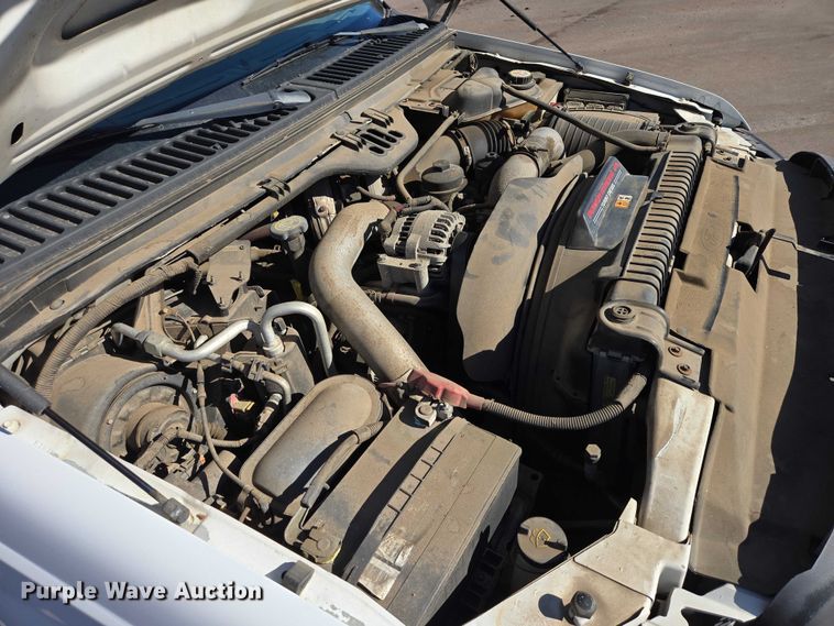 image for item ES2970 2004 Ford F350 Super Duty Crew Cab pickup truck