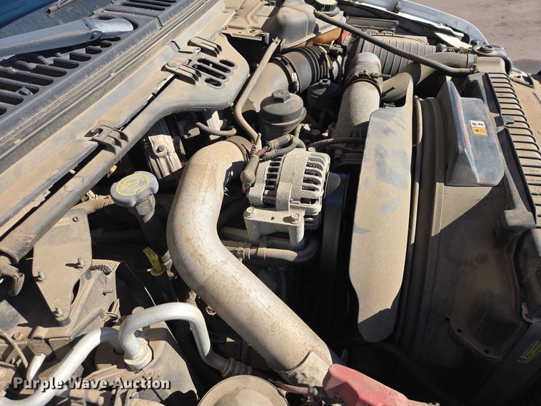 image for item ES2970 2004 Ford F350 Super Duty Crew Cab pickup truck