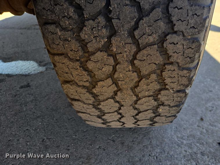 image for item ES2970 2004 Ford F350 Super Duty Crew Cab pickup truck