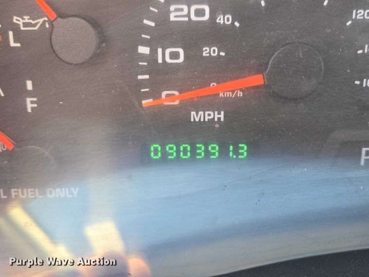 image for item ES2970 2004 Ford F350 Super Duty Crew Cab pickup truck