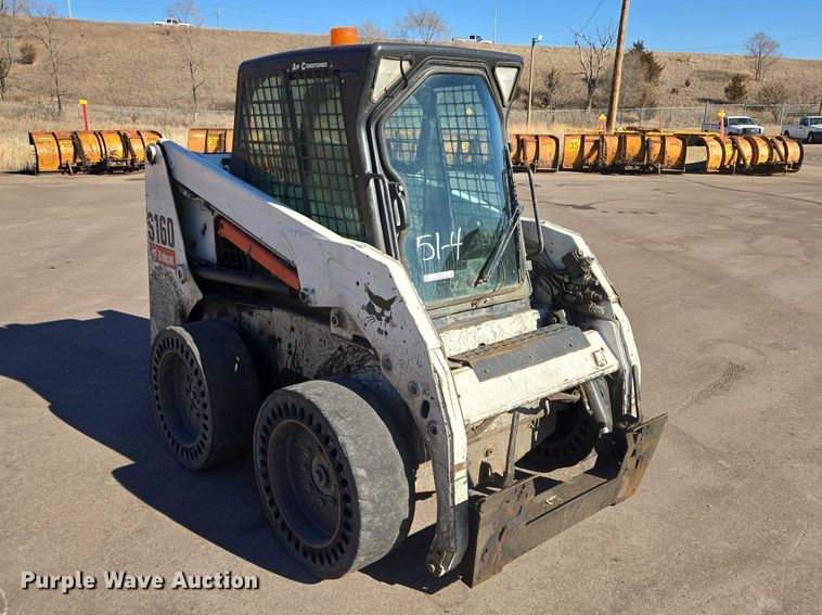 image for item ES2972 2008 Bobcat S160 skid steer loader
