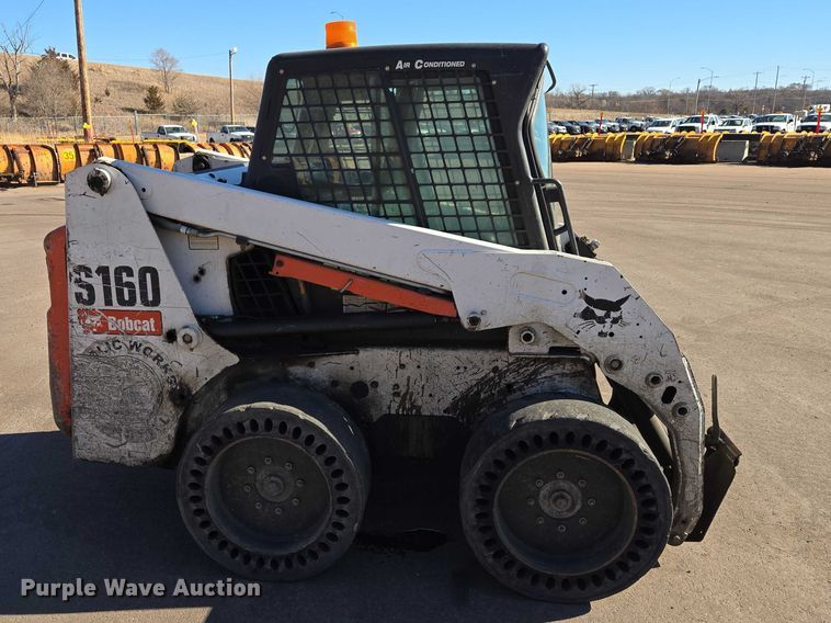 image for item ES2972 2008 Bobcat S160 skid steer loader