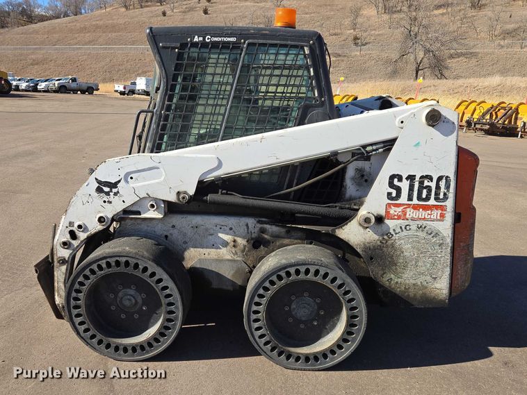 image for item ES2972 2008 Bobcat S160 skid steer loader