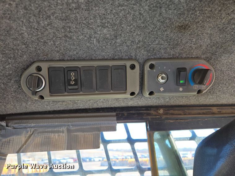 image for item ES2972 2008 Bobcat S160 skid steer loader