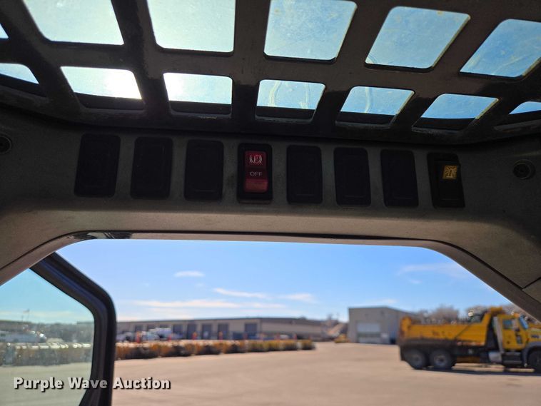 image for item ES2972 2008 Bobcat S160 skid steer loader