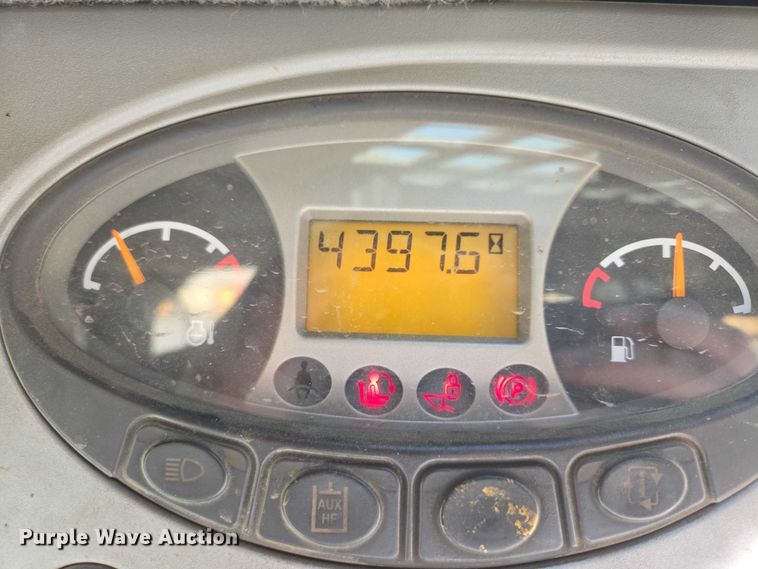 image for item ES2972 2008 Bobcat S160 skid steer loader