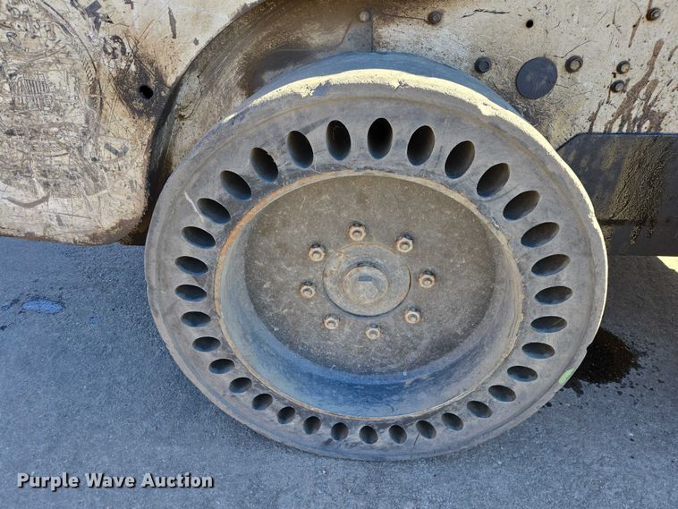 image for item ES2972 2008 Bobcat S160 skid steer loader