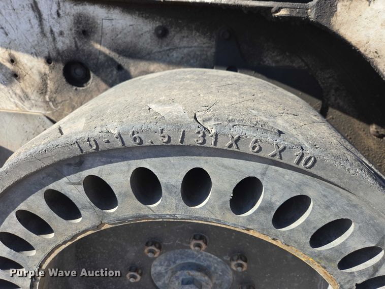 image for item ES2972 2008 Bobcat S160 skid steer loader