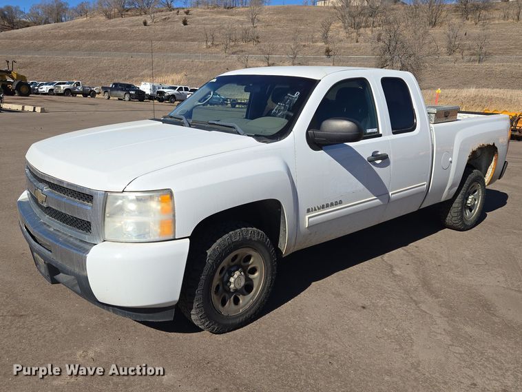 image for item ES2978 2011 Chevrolet Silverado 1500 Ext. Cab pickup truck