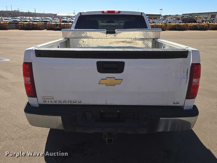 image for item ES2978 2011 Chevrolet Silverado 1500 Ext. Cab pickup truck