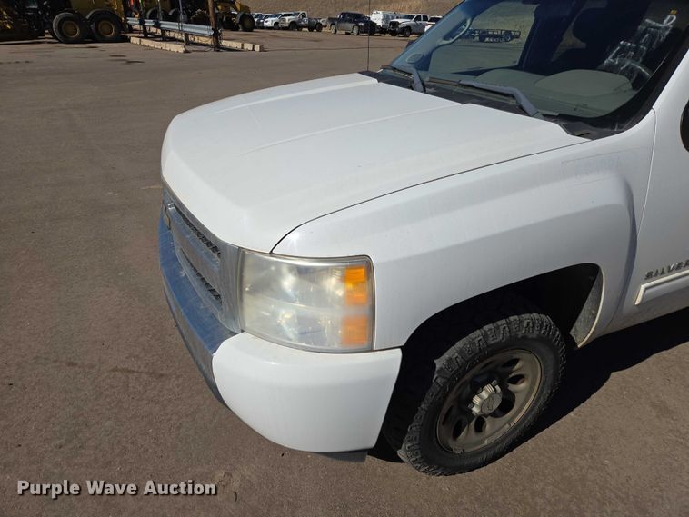 image for item ES2978 2011 Chevrolet Silverado 1500 Ext. Cab pickup truck