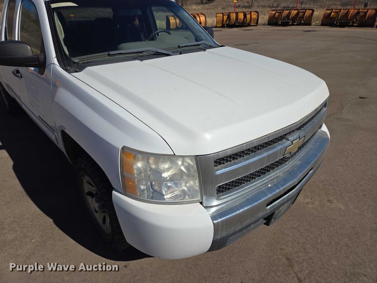image for item ES2978 2011 Chevrolet Silverado 1500 Ext. Cab pickup truck