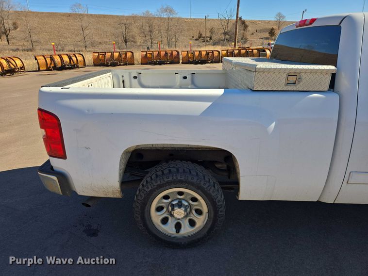 image for item ES2978 2011 Chevrolet Silverado 1500 Ext. Cab pickup truck