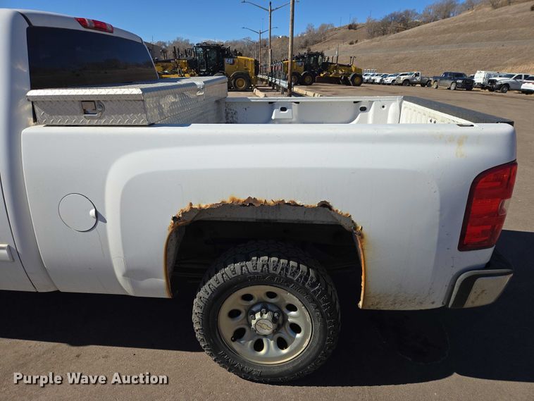 image for item ES2978 2011 Chevrolet Silverado 1500 Ext. Cab pickup truck