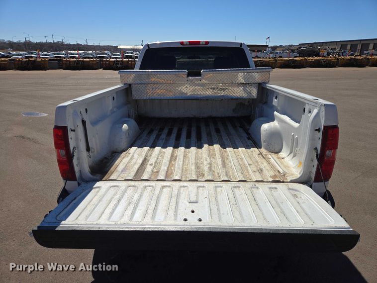 image for item ES2978 2011 Chevrolet Silverado 1500 Ext. Cab pickup truck