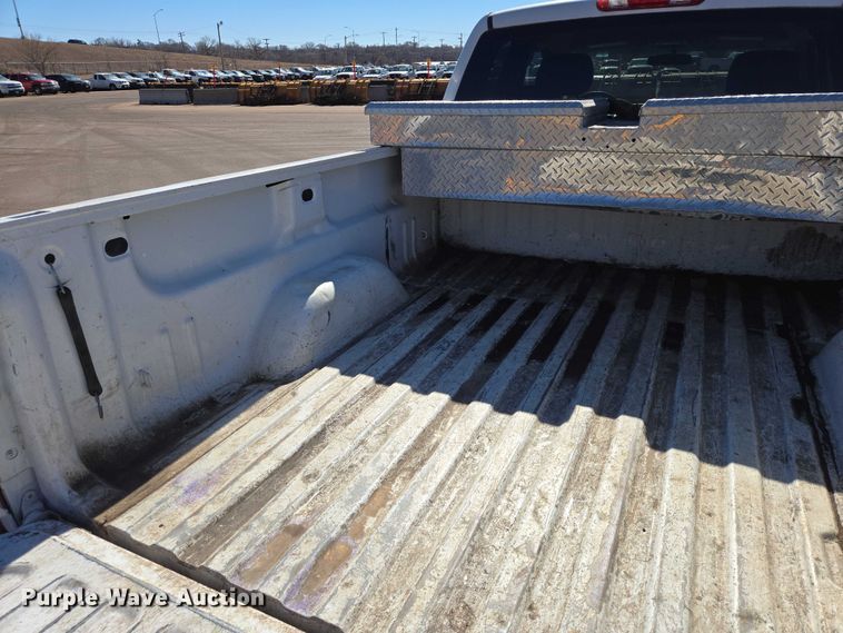 image for item ES2978 2011 Chevrolet Silverado 1500 Ext. Cab pickup truck