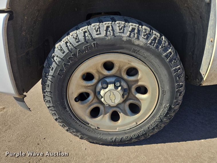 image for item ES2978 2011 Chevrolet Silverado 1500 Ext. Cab pickup truck