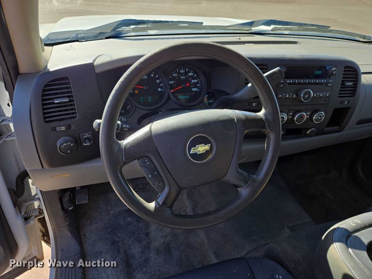 image for item ES2978 2011 Chevrolet Silverado 1500 Ext. Cab pickup truck