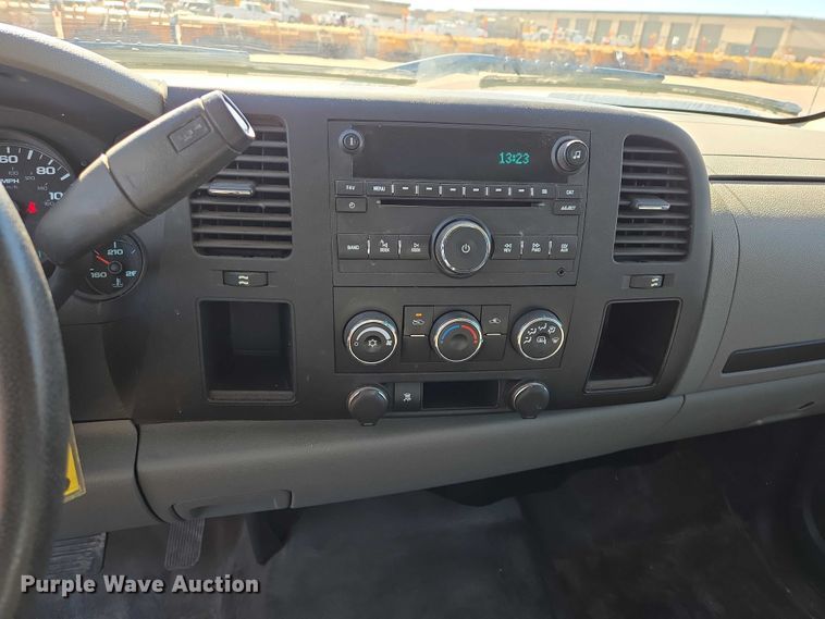 image for item ES2978 2011 Chevrolet Silverado 1500 Ext. Cab pickup truck