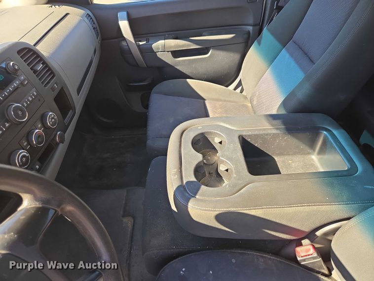 image for item ES2978 2011 Chevrolet Silverado 1500 Ext. Cab pickup truck