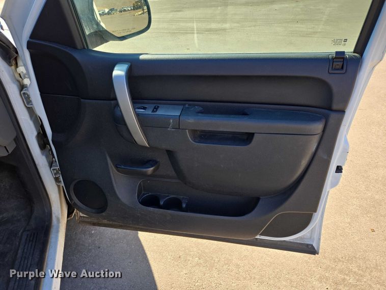 image for item ES2978 2011 Chevrolet Silverado 1500 Ext. Cab pickup truck