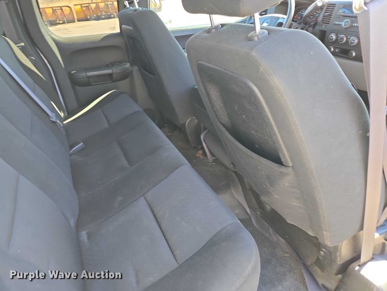 image for item ES2978 2011 Chevrolet Silverado 1500 Ext. Cab pickup truck