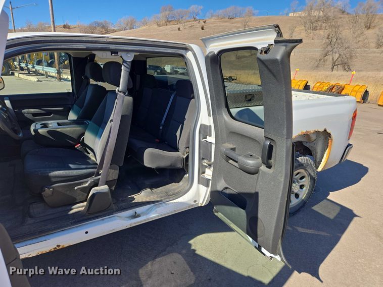 image for item ES2978 2011 Chevrolet Silverado 1500 Ext. Cab pickup truck