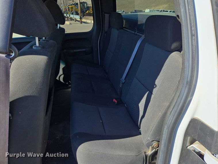 image for item ES2978 2011 Chevrolet Silverado 1500 Ext. Cab pickup truck