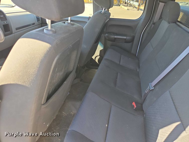 image for item ES2978 2011 Chevrolet Silverado 1500 Ext. Cab pickup truck