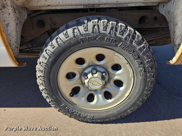 image for item ES2978 2011 Chevrolet Silverado 1500 Ext. Cab pickup truck