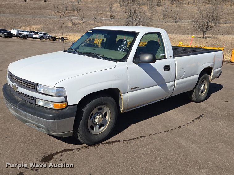 image for item ES2979 2001 Chevrolet Silverado 1500 pickup truck