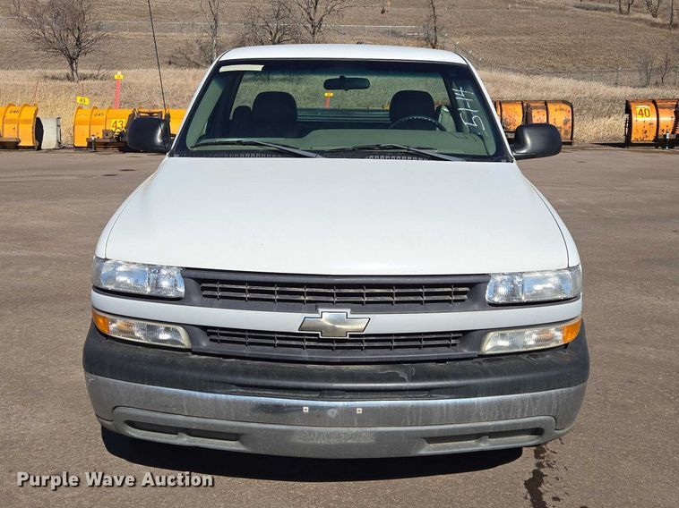 image for item ES2979 2001 Chevrolet Silverado 1500 pickup truck