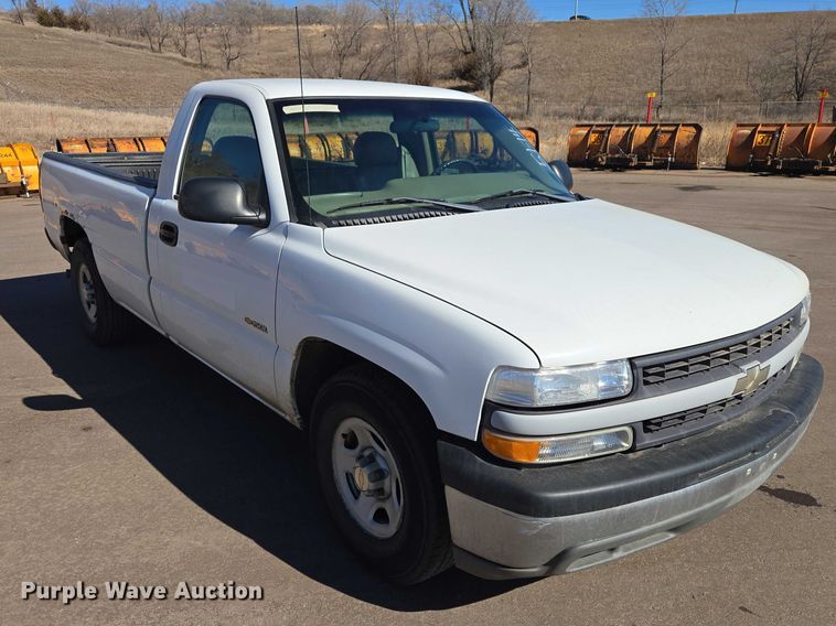 image for item ES2979 2001 Chevrolet Silverado 1500 pickup truck