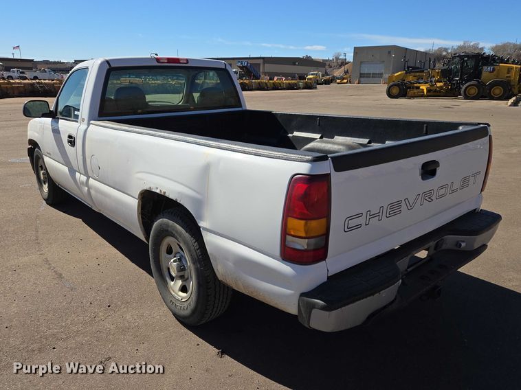 image for item ES2979 2001 Chevrolet Silverado 1500 pickup truck