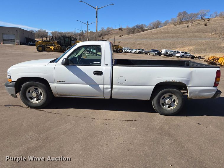 image for item ES2979 2001 Chevrolet Silverado 1500 pickup truck