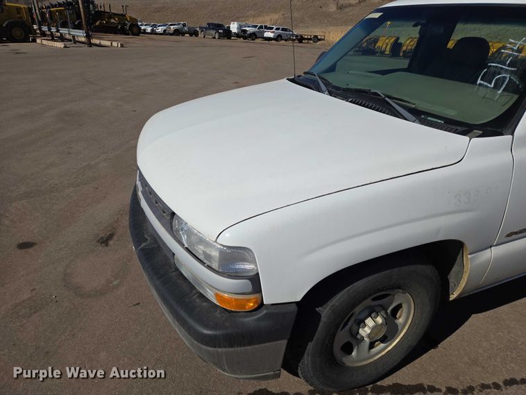 image for item ES2979 2001 Chevrolet Silverado 1500 pickup truck