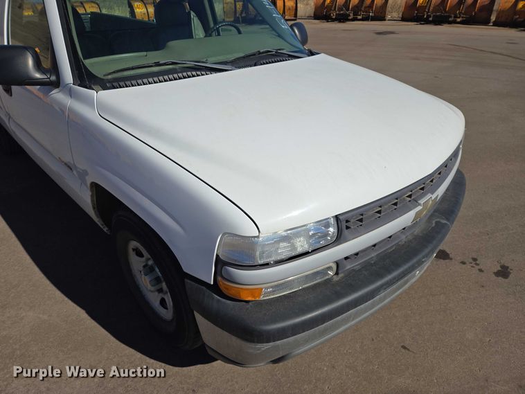 image for item ES2979 2001 Chevrolet Silverado 1500 pickup truck