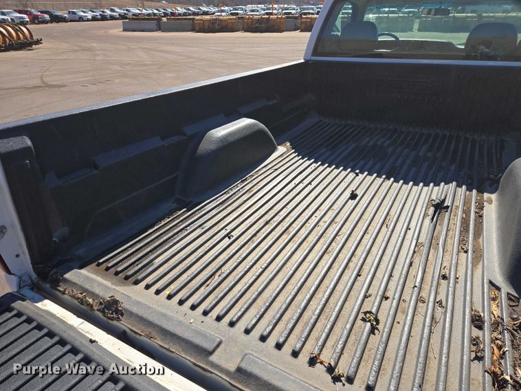 image for item ES2979 2001 Chevrolet Silverado 1500 pickup truck