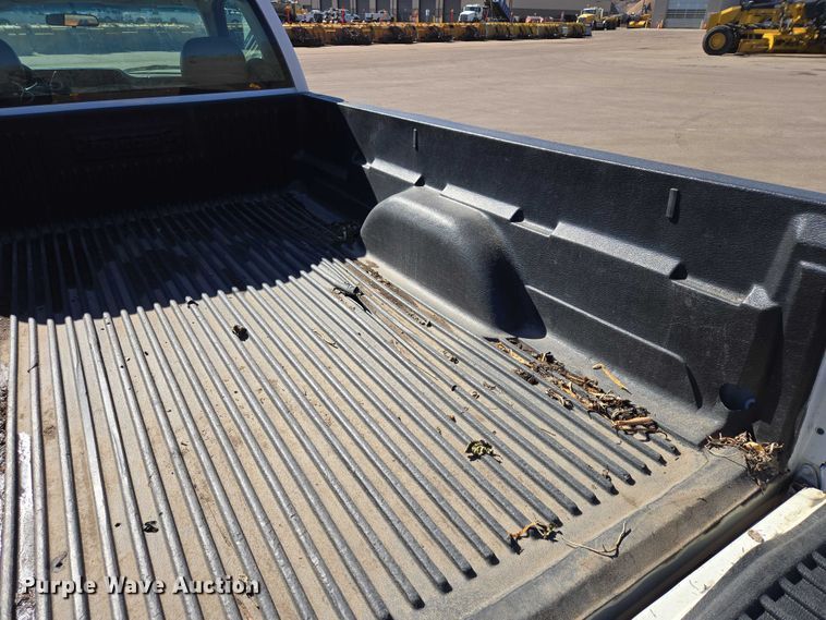 image for item ES2979 2001 Chevrolet Silverado 1500 pickup truck