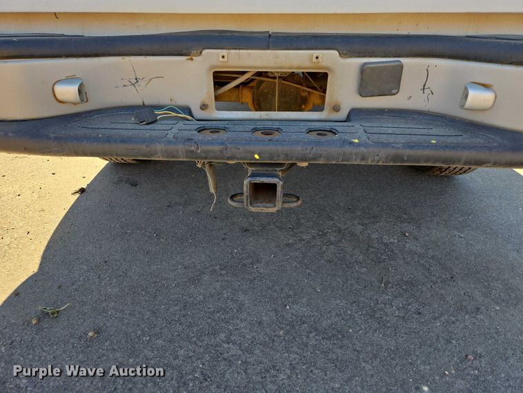 image for item ES2979 2001 Chevrolet Silverado 1500 pickup truck