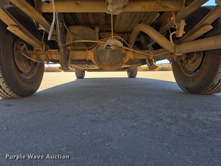 image for item ES2979 2001 Chevrolet Silverado 1500 pickup truck