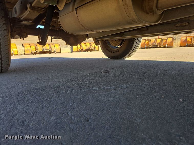 image for item ES2979 2001 Chevrolet Silverado 1500 pickup truck