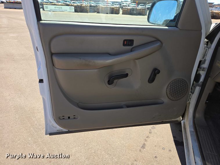 image for item ES2979 2001 Chevrolet Silverado 1500 pickup truck