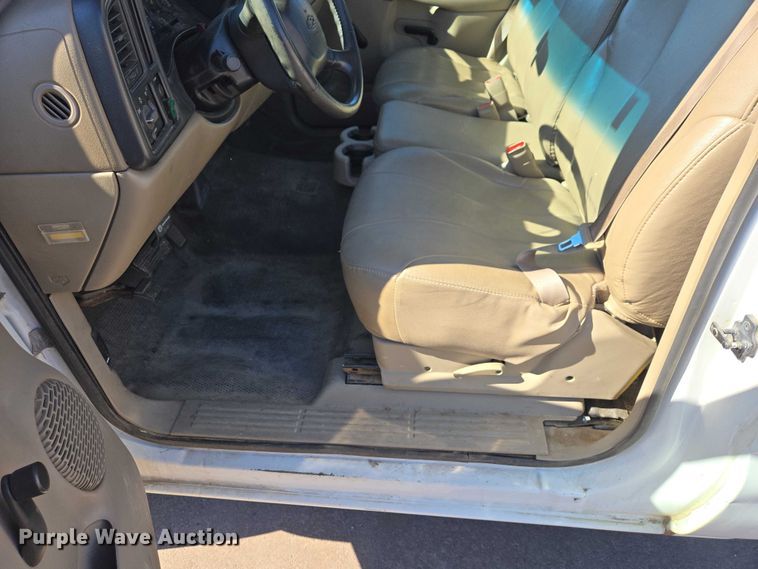 image for item ES2979 2001 Chevrolet Silverado 1500 pickup truck