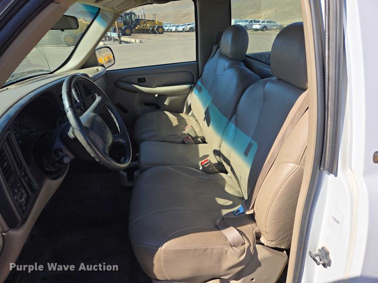 image for item ES2979 2001 Chevrolet Silverado 1500 pickup truck