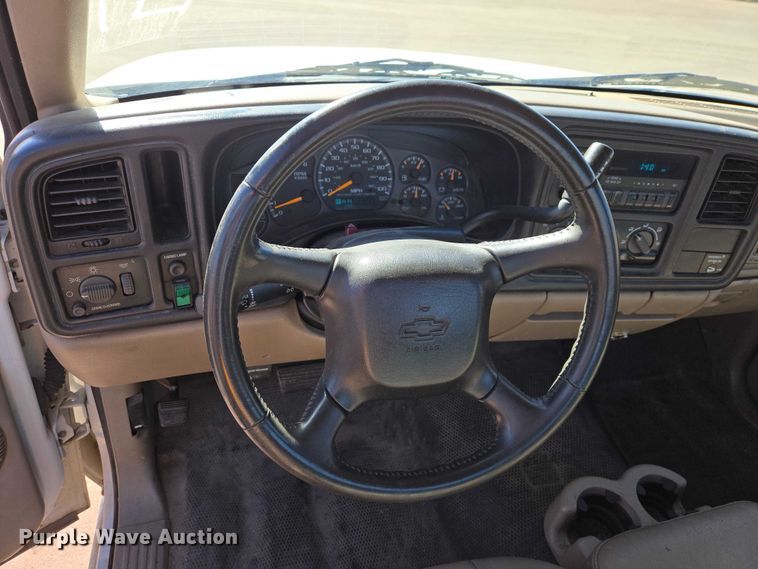 image for item ES2979 2001 Chevrolet Silverado 1500 pickup truck